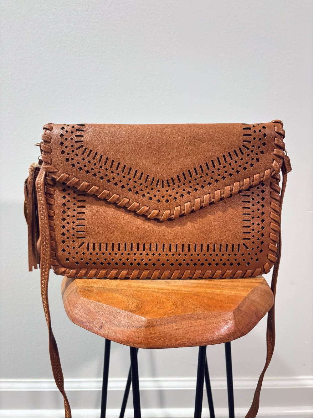 Women's Tan Faux-Leather Envelope Crossbody Bag